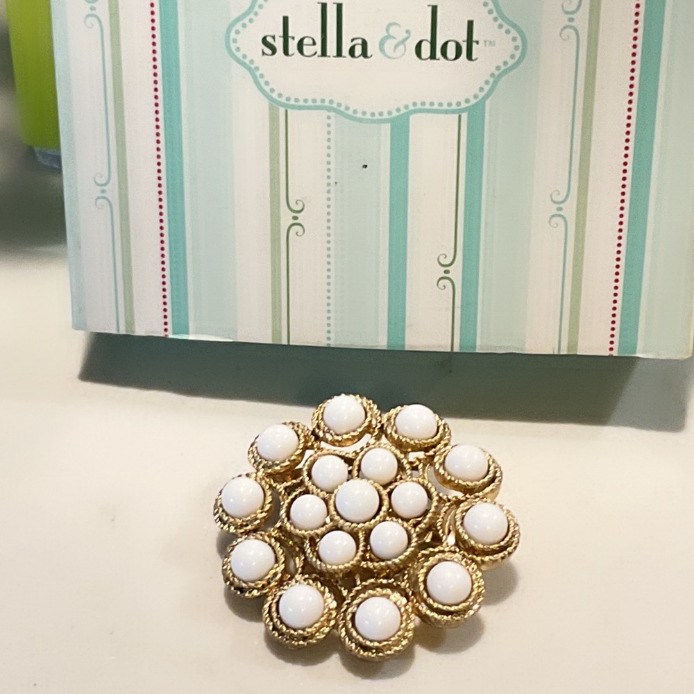 Stella & Dot Original Vintage Brooch Gold & Pearl